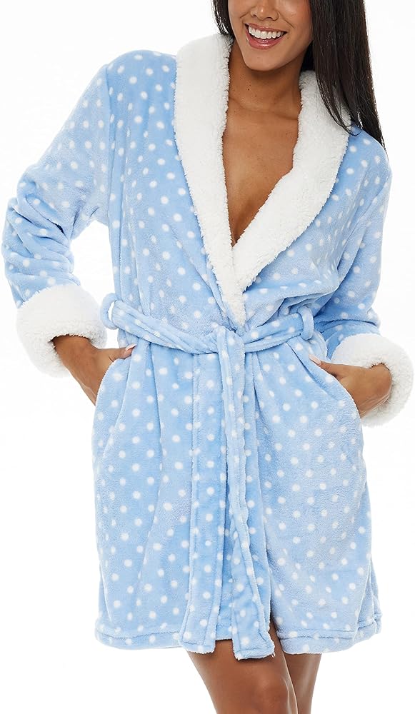 Alexander Del Rossa Women's Short Plush Robe with Pockets, Cozy Sherpa Bathrobe